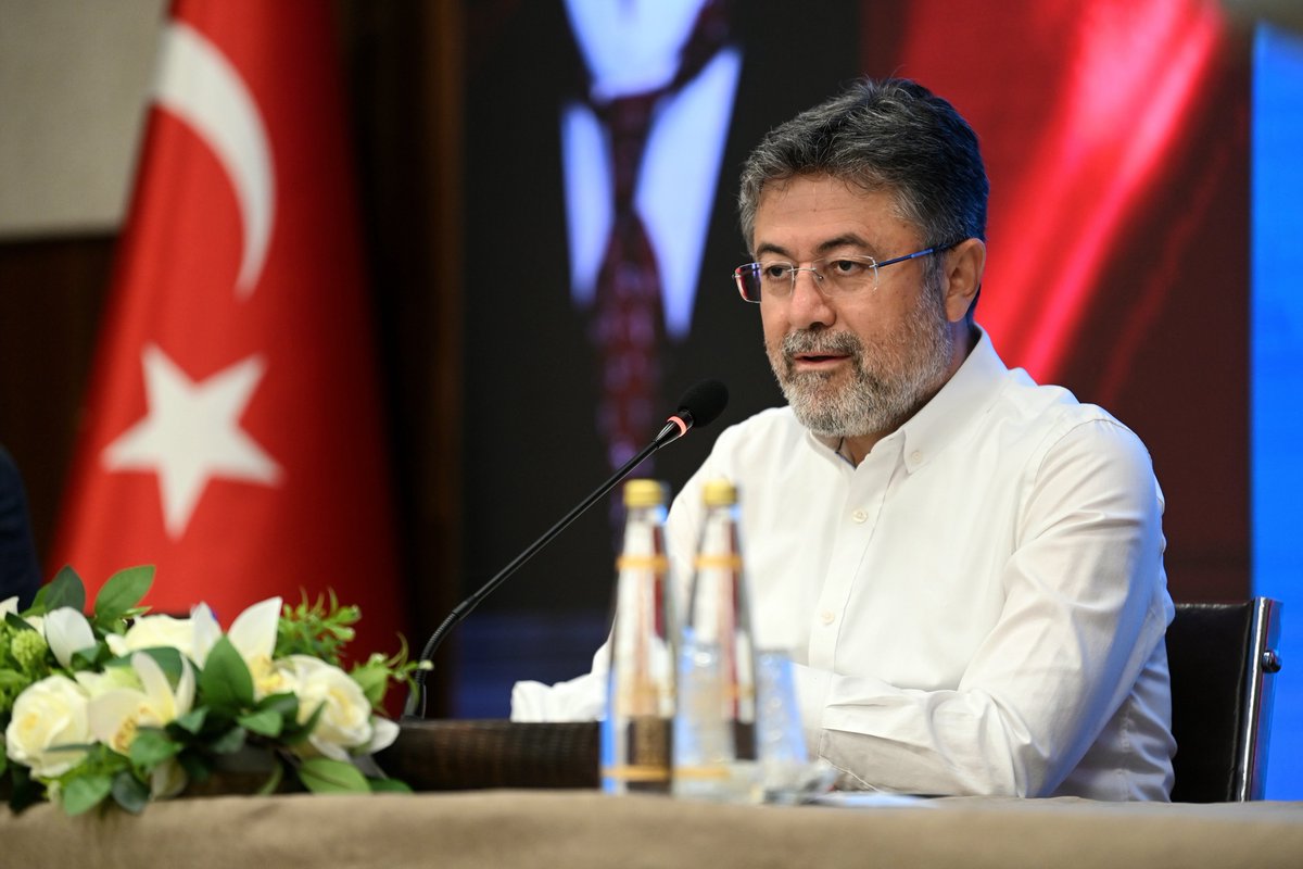 ibrahimyumakli's tweet photo. Omuz omuza verince aşılmayacak yol, ulaşılmayacak hedef yok.

Ülkemizin tarım ve orman vizyonunu omuzlayan, milletimize hizmet için gece gündüz demeden çalışan tüm yol arkadaşlarıma kolaylıklar diliyorum. 

Aynı inanç, aynı kararlılıkla #TürkiyeYüzyılı için durmadan, yorulmadan çalışmaya devam edeceğiz.

📍 İl Tarım ve Orman Müdürleri Koordinasyon Toplantısı / Ankara