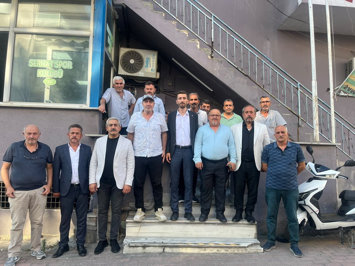 Mhpcayirova41's tweet photo. MHP Çayırova ilçe Başkanımız Sayın Abdulkadir Danışmaz, Yöneticilerimiz ile birlikte İlçemizin Güzide Futbol Kulübü olan Çayırova Serhatspor Başkanı Beysefa Düğün Beyi ziyarette bulduk.Ziyaretimiz esnasında ilçemizde yapacakları, yapmak istediklerine dair ve futbol adına güzel ++ https://t.co/OufOBiiO7y