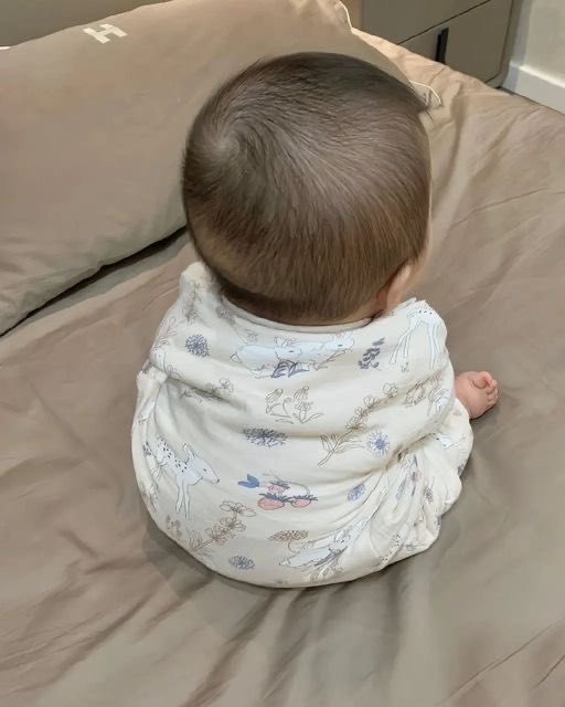 ld2mru's tweet photo. 애기 ���보기 루틴
- 밤새 실수했나 확인하기
- 축축해진 기저귀 갈아주기
- 맘마 챙기기
- 코하기 전에 동화책 읽어주기
- 쪽쪽이 물리기
- 부드럽게 꼬옥 안아주기
#멜섭 #마미 #로망트 #리틀 #에세머 https://t.co/boAFicWLlX