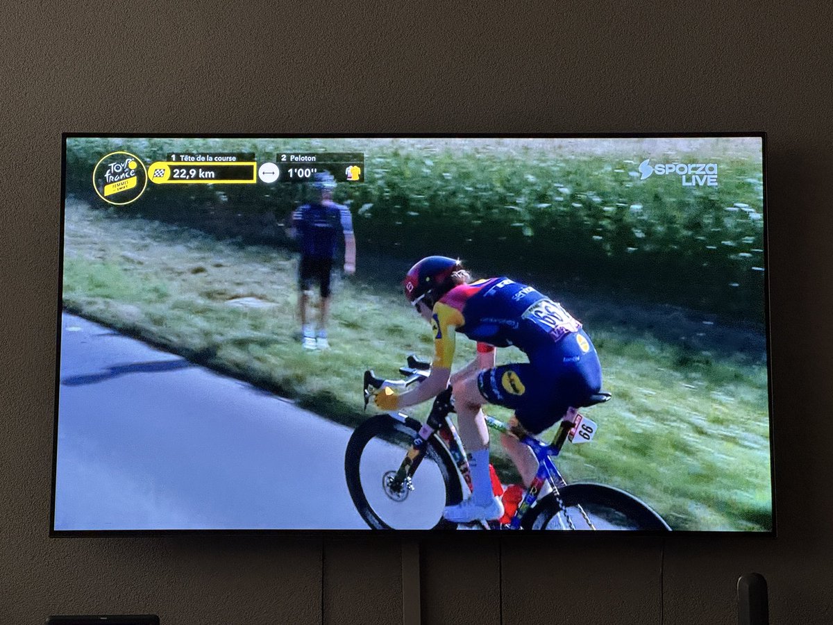 ronirosp's tweet photo. Is er ook een trui voor de mooiste stijl? @LeTourFemmes @Riejannee https://t.co/0oSUjTLhND