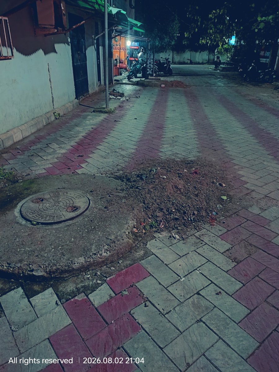 OdishaSimanta's tweet photo. @safabhubaneswar @bmcbbsr @HUDDeptOdisha @ChanchalRanaIAS @dr_kcmahapatra Yes, thank you. Saw the team working this evening. But the problem is at every sewerage pit. Sending you pics taken at 9 pm behind the Akhandalamani temple and the Sparsh hospital road. This is true near every manhole. Also this lifting may not be possible with a JCB. Thank you https://t.co/LpMXuNrgrr