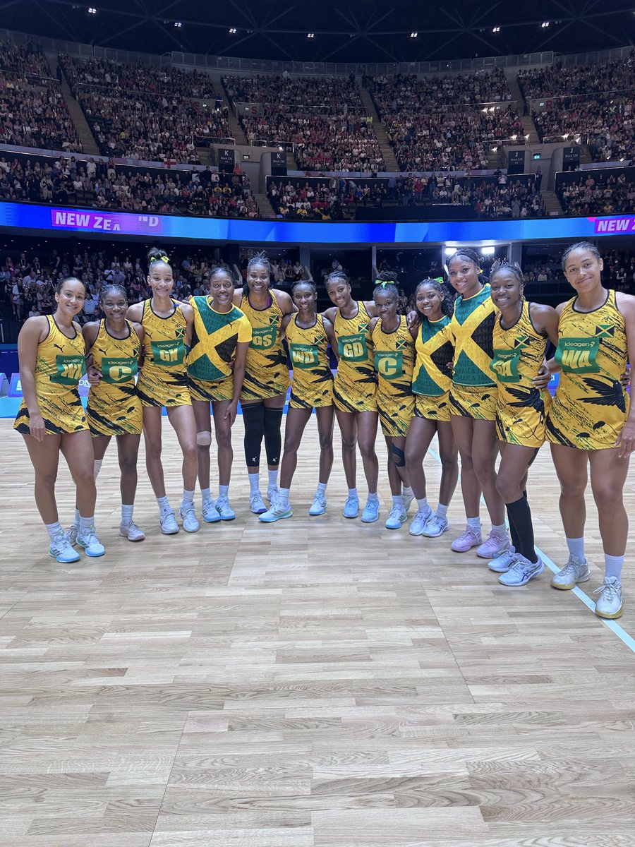 nikkiblossoms's tweet photo. 2nd commonwealth games! 2nd silver! Me and my sunshine girls! ☀️☀️☀️So happy.. honored and privileged to be rocking with you guys for 5 years!!! https://t.co/99JYwi8bnJ