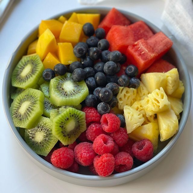 JuanchoMxx's tweet photo. 10 MEJORES FRUTA PARA DESARROLLAR MUSCULO 

1. Plátanos https://t.co/q0Hs1q0nI2
