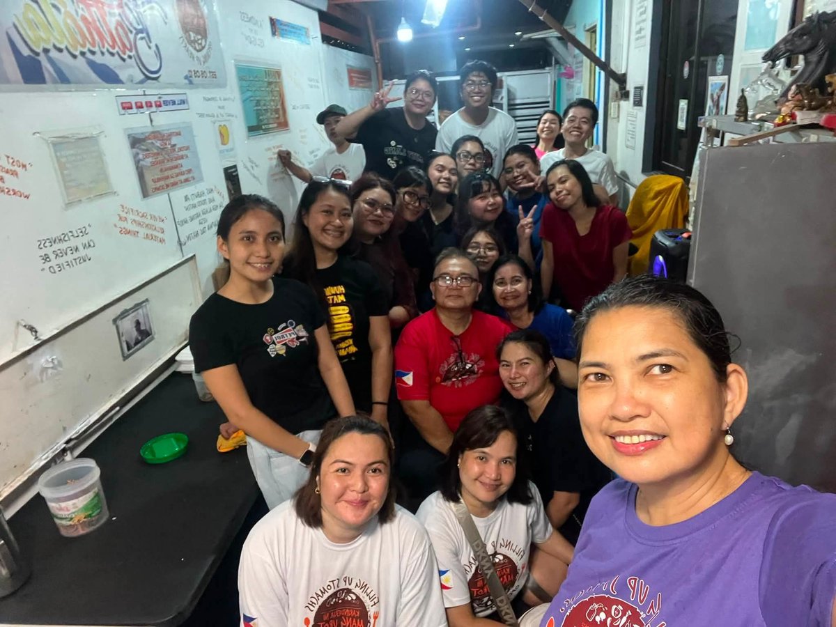 lucidcheri's tweet photo. volunteer at karinderia ni mang urot near quezon ave station lang. they've been serving meals for the homeless since 2012. every weekends (~5 PM) nagsstart silang magpakain. then after, they distribute packed meals near luneta. https://t.co/IekOEGz2mJ