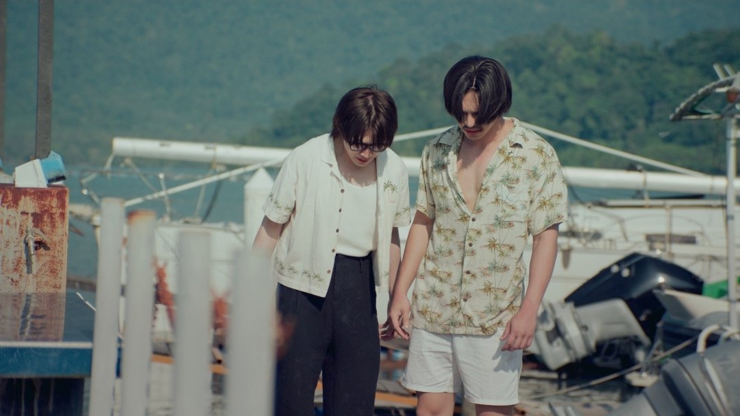 YourThirdSeries's tweet photo. นายนะ… ก็เป็นฮีโร่ได้นะ ✨

แต่ไม่ต้องเล่นใหญ่เกินเยียวยาแบบคุณสามนะคร้าบบบ  😅

YOUR THIRD SERIES EP2
#ที่สามของเธอEP2 https://t.co/YpffjvAZ6p