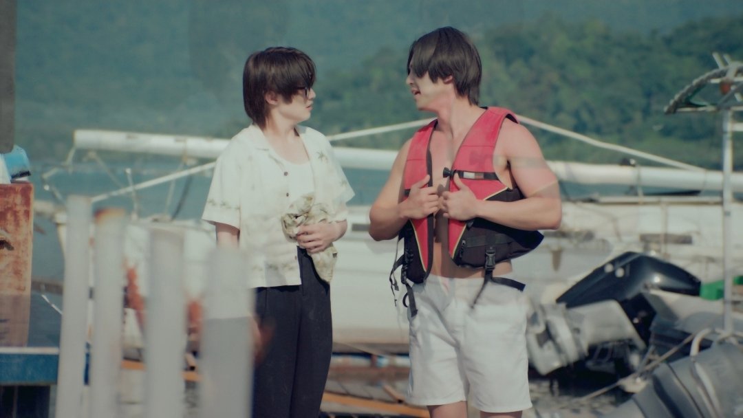 YourThirdSeries's tweet photo. นายนะ… ก็เป็นฮีโร่ได้นะ ✨

แต่ไม่ต้องเล่นใหญ่เกินเยียวยาแบบคุณสามนะคร้าบบบ  😅

YOUR THIRD SERIES EP2
#ที่สามของเธอEP2 https://t.co/YpffjvAZ6p