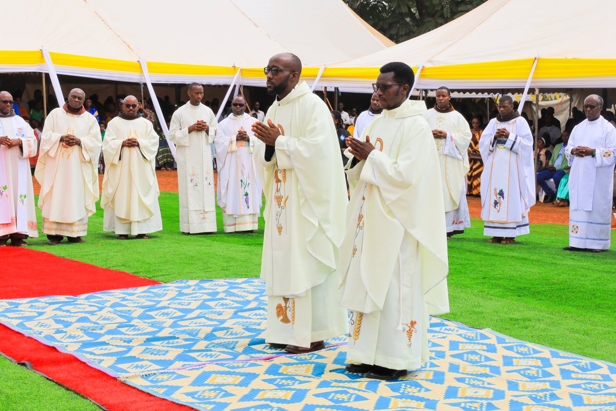 ArchKigali's tweet photo. Kuri iki cyumweru tariki ya 02/08/2026, muri Paruwasi ya KARAMA, habereye ibirori by'itangwa ry'Isakramentu ry'Ubusaserdoti ku bari Abadiyakoni 2, n'Ubudiyakoni ku bafratri 5, bo muryango w' Abafransiskani, mu gitambo cya Misa cyatuwe na Arkiyepiskopi wa KIGALI @KambandaAntoine https://t.co/JGE6MPpuX8