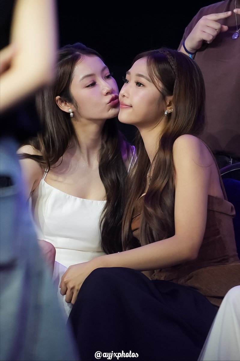ayjxphotos's tweet photo. Rak na 😘🩵💛

NAMTANFILM GR SINGAPORE
#GirlRulesFMinSingapore
#NamtanFilm https://t.co/hwO9rTgW54
