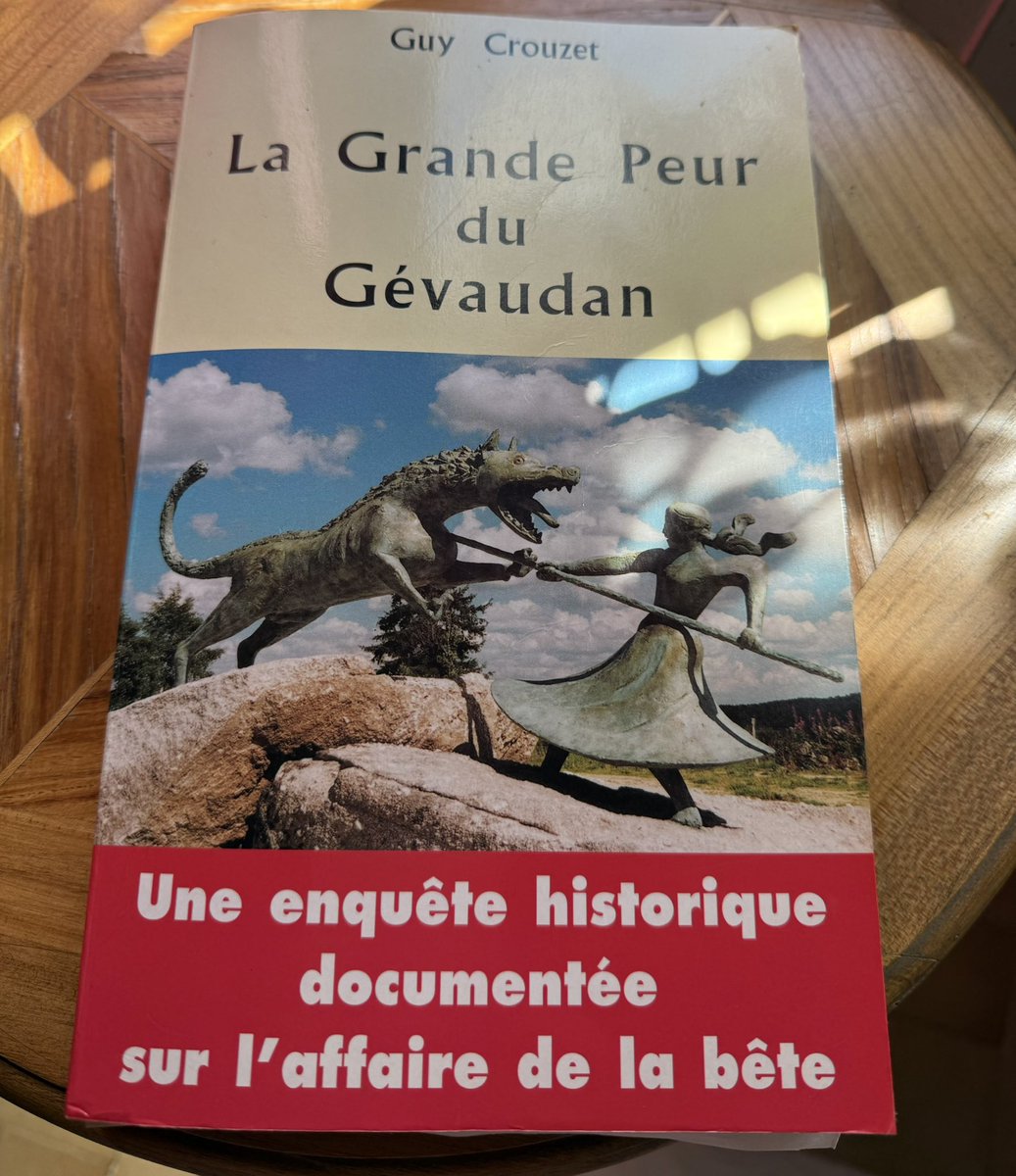 NavalWSE's tweet photo. Dans le #Gévaudan, à la recherche de la bête. 😜 Des randonnées (à l’ancienne avec carte, boussole et flair canin 😂), quelques lectures et un musée. Une part de mystification et une part de vérité. #loup #loupgarou https://t.co/CAls5Bgk0a