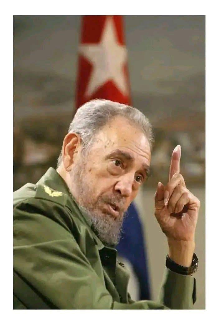 JHGcasanova's tweet photo. Fidel: “Nuestra Revolución es un producto de Cuba, sencillamente, en sus ideas, en sus métodos. (...)Es una Revolución enteramente ajustada a la idiosincrasia, al temperamento y a las necesidades de Cuba” #LatiendoConFidel @DiazCanelB https://t.co/axicZchI7Z
