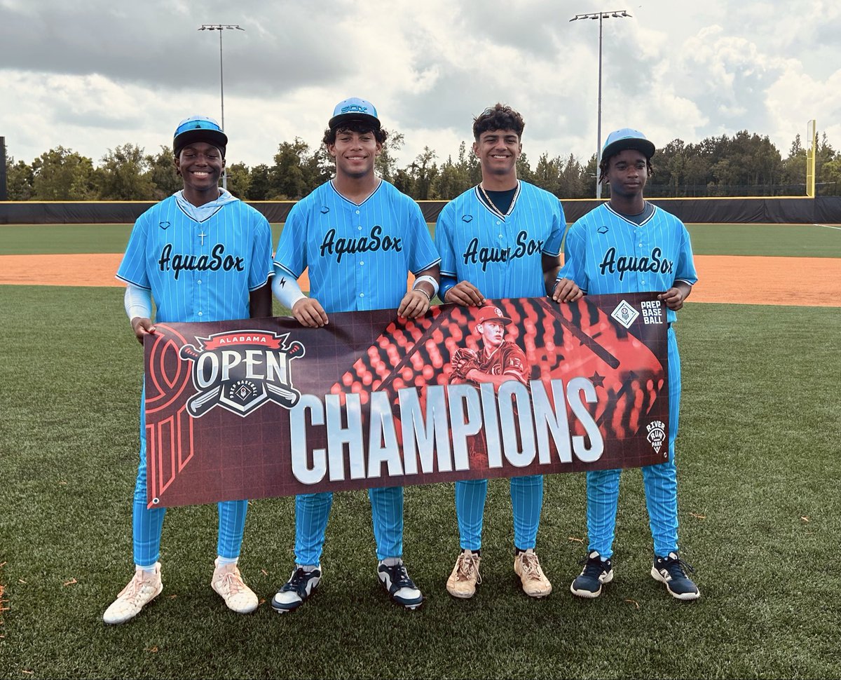ChaseCarmichae3's tweet photo. When your teammates become your brothers! Senior season downloading….. #Ramily @HambrickIii @caleb_barb23 @ghsbase @aquasoxbsb @AthleticsGroup https://t.co/Fv8ForuGeh