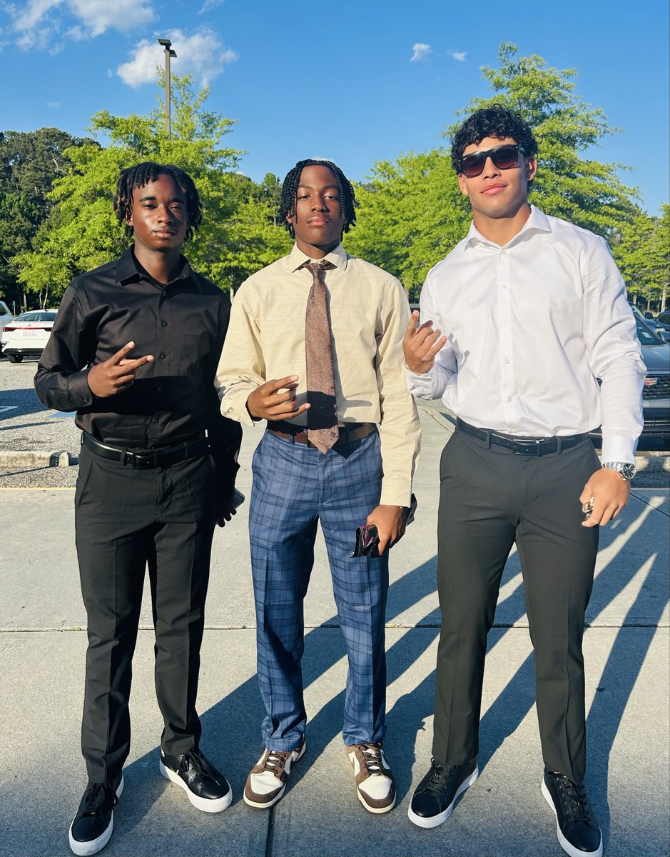 ChaseCarmichae3's tweet photo. When your teammates become your brothers! Senior season downloading….. #Ramily @HambrickIii @caleb_barb23 @ghsbase @aquasoxbsb @AthleticsGroup https://t.co/Fv8ForuGeh