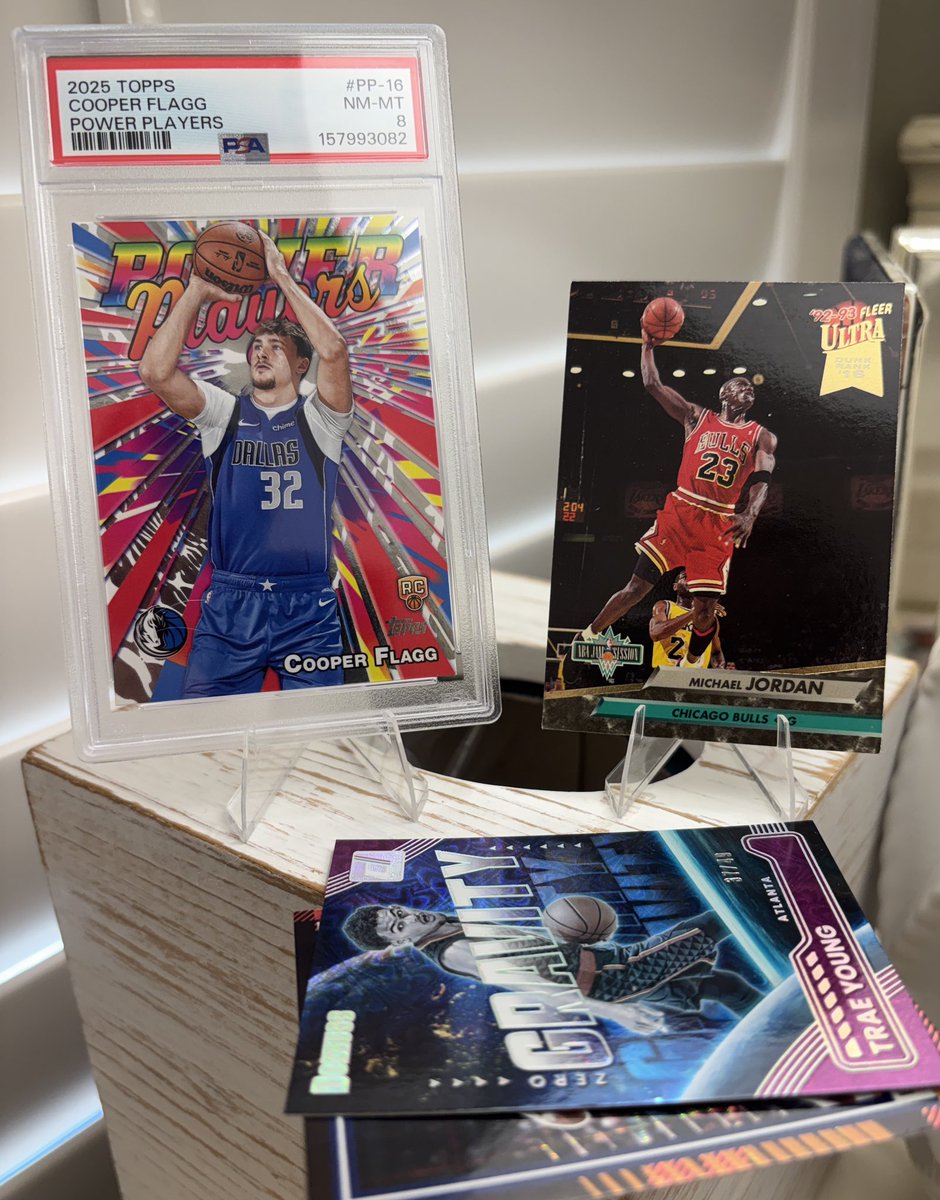 du47222292's tweet photo. Flagg, Jordan, and more going out tonight! 
Follow 🏀 and Repost 🏀 to Enter! 
Have a great Sunday! 
#Giveaway #Topps #SportsCards https://t.co/2jMBI8FVix