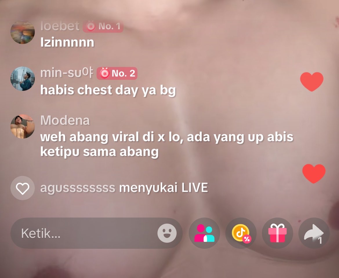 modenabuterfly's tweet photo. habis di komen kayak begini, pura pura gatau padahal tetap dibaca🤣 ga lama kemudian di blok lagi. emang sifat penipu begitu ya gaes, ga modal ternyata ini org wkwkw, jangan jangan badan jdi kek gitu hasil nipu lagi?😂 https://t.co/6mziDvJq5I