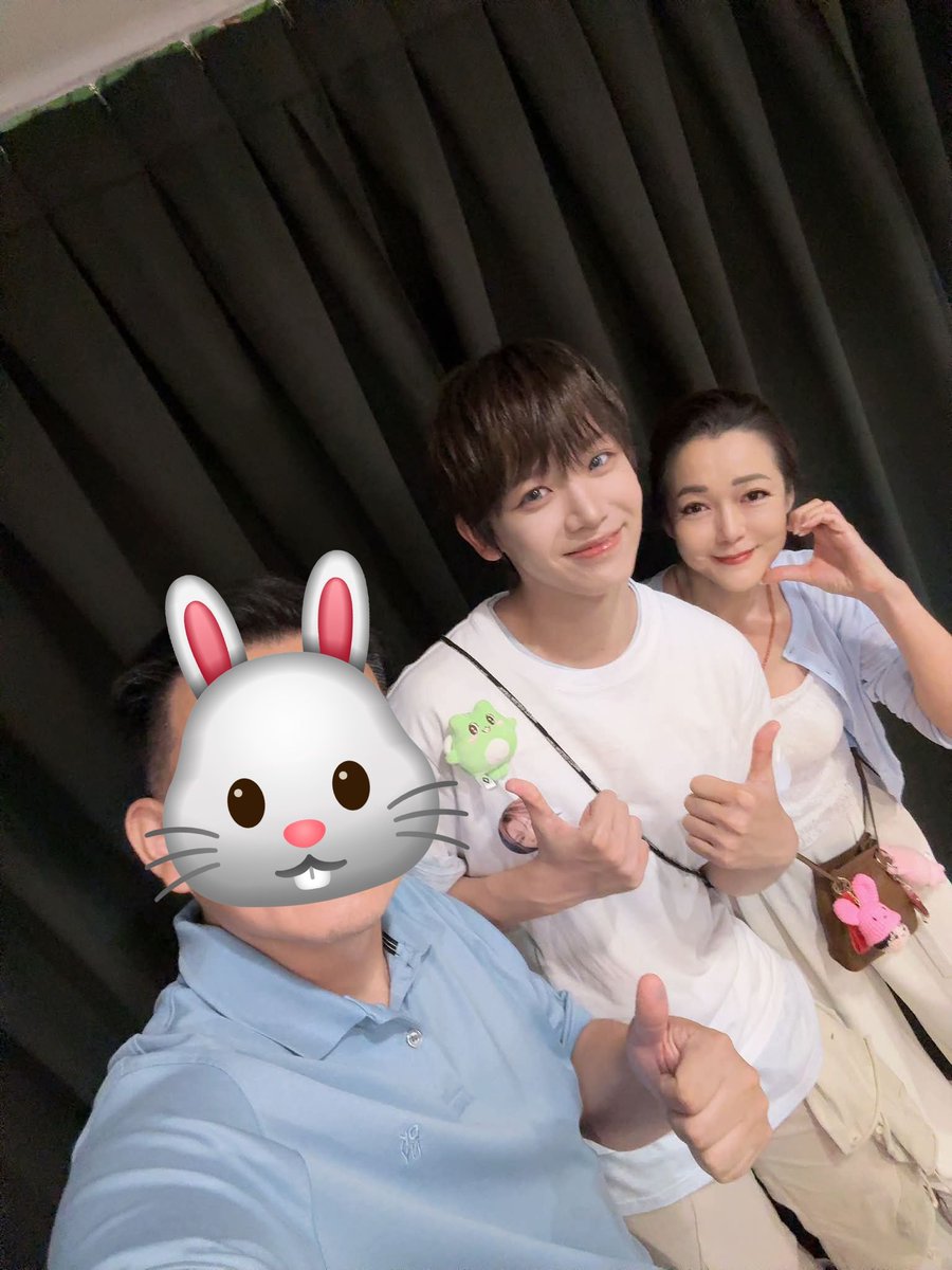 chihenxjl's tweet photo. "I just told Shuaibo, 'Today, I especially want to thank you.'
Because ChihEn came down with a bad cold, the responsibility of speaking Chinese on stage and keeping the atmosphere lively fell on him.

I also want to sincerely thank the nearly one hundred family members and friends, many of them fathers and mothers, who paid for their own tickets to attend the concert. Among thousands of young fans, they may have stood out, but they are the people who have been by ChihEn's side throughout his journey, from leaving home as a trainee, to competing on a survival show, and finally achieving his dream of debuting.

During his ending ment, ChihEn apologized to everyone because he wasn't feeling well today. Even so, he hoped everyone would continue supporting AHOF and continue cheering for them on stage.

Before the Taipei concert, I thought I would cry. But I didn't. Maybe it's because my eyes had already welled up so many times during the Tokyo and Manila concerts.

What I want to say is this:

Son, this wasn't an easy journey. The dream you made at 15 years old, to debut in Korea and one day bring your members back to Taiwan to perform, came true tonight.
And you will always be our pride."

— Daddy Chien

🥹🫶🏻