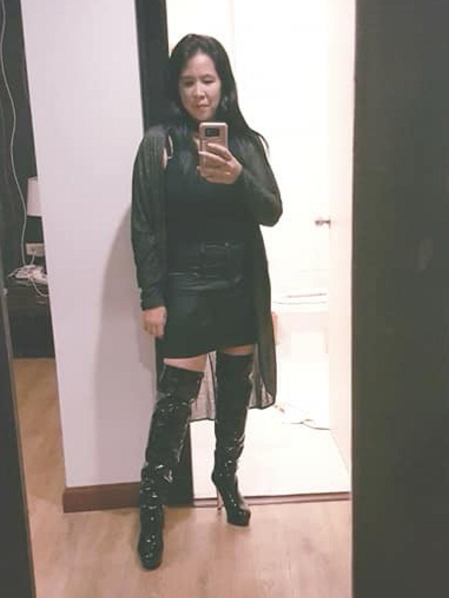 palmerdebra's tweet photo. #boots #boot #bootseason #iloveboots #bootlovers #bootlove #thesebootsaremadeforwalking #bootqueen #selfie #selfiequeen #fashionista #bootqueendebrasg https://t.co/MFAkR3RSyX