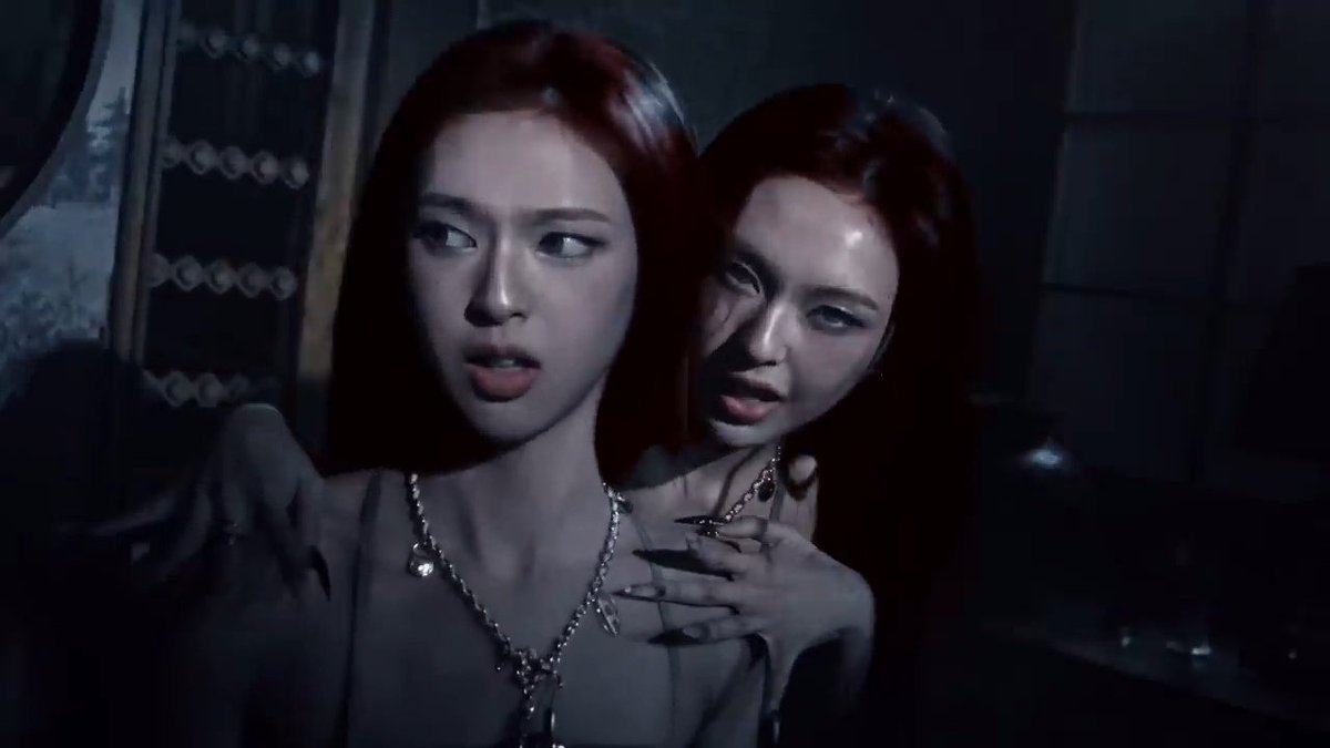 chiyeonverse's tweet photo. Peak moment https://t.co/VUdEDy5I7u