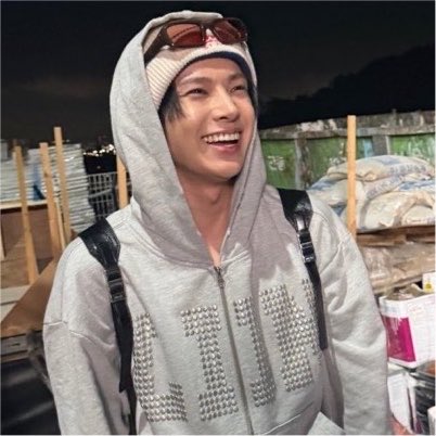vamplren's tweet photo. “if it's a hat, it's jake. if it's a beanie, it's heeseung." https://t.co/KwJf4v9PKr