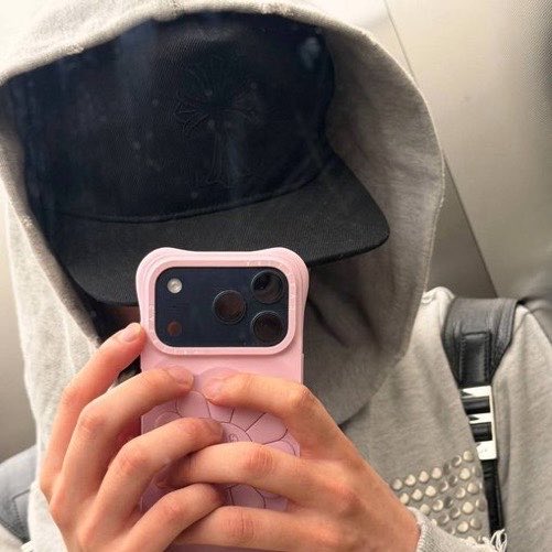 vamplren's tweet photo. “if it's a hat, it's jake. if it's a beanie, it's heeseung." https://t.co/KwJf4v9PKr