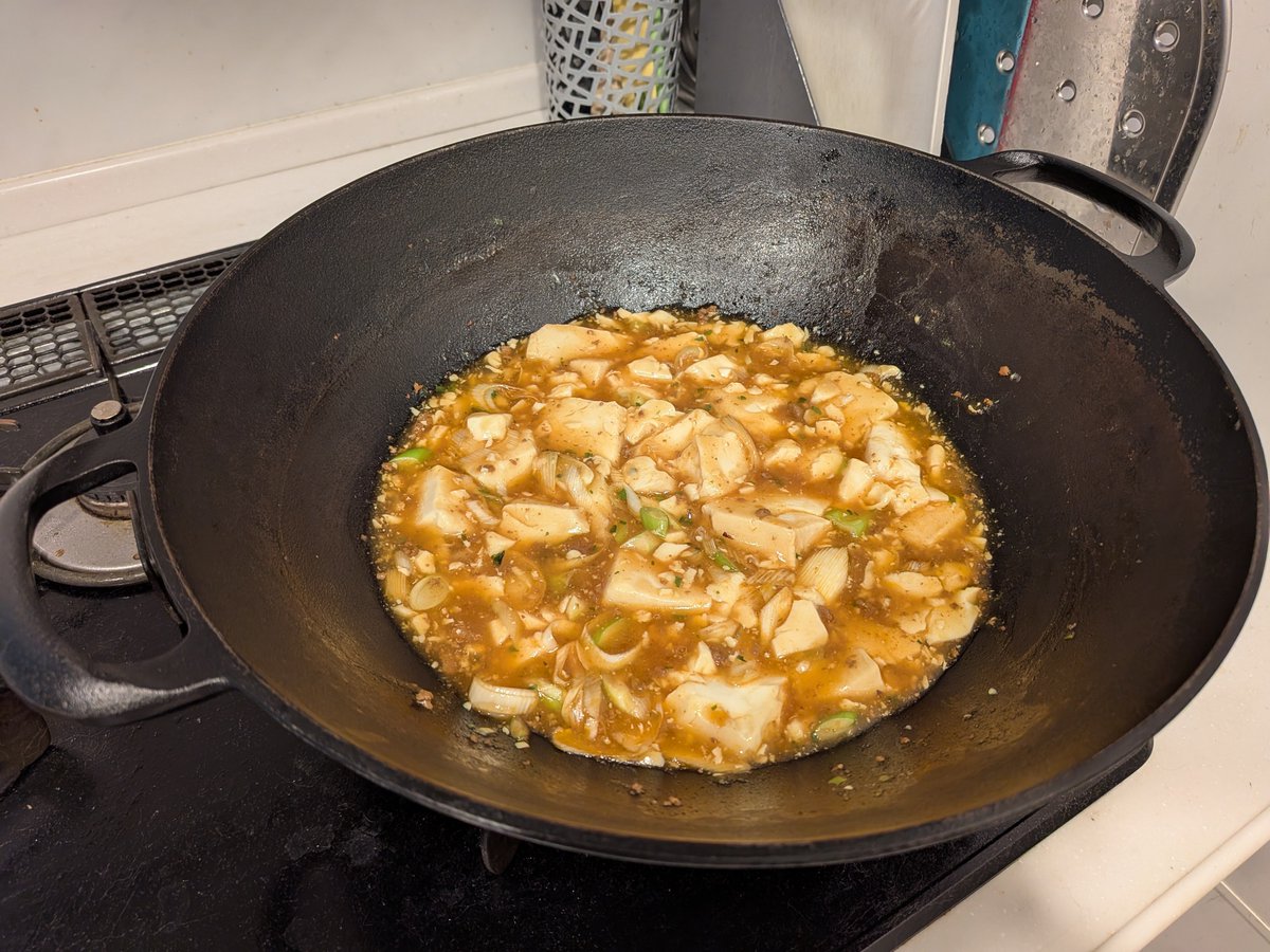 tetsubinhompo's tweet photo. 麻婆丼！
絹か木綿か…
今日はツルっと喉越し絹豆腐。 https://t.co/bZdhI56DS5