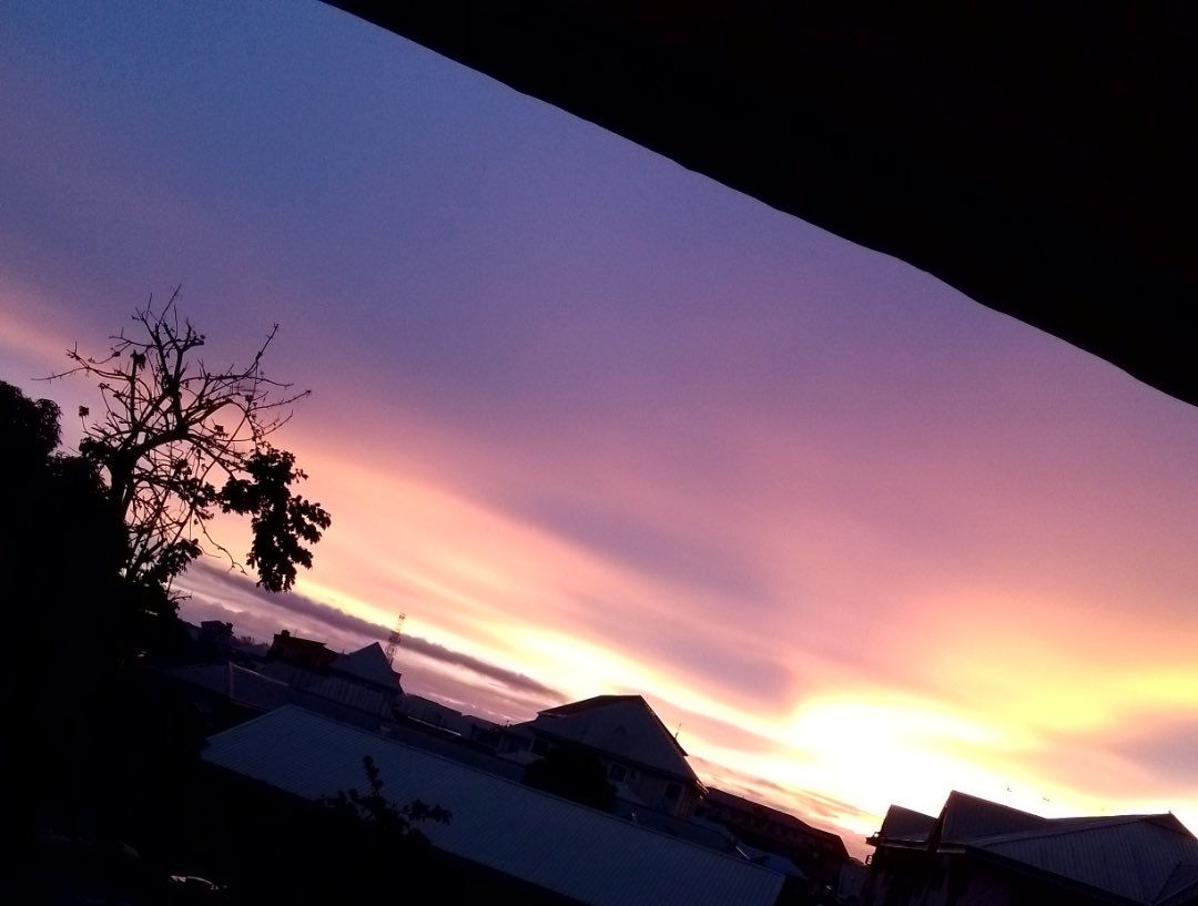 _bluevitriol's tweet photo. Pictures of the sky ✨ https://t.co/e1gT5xjY0S
