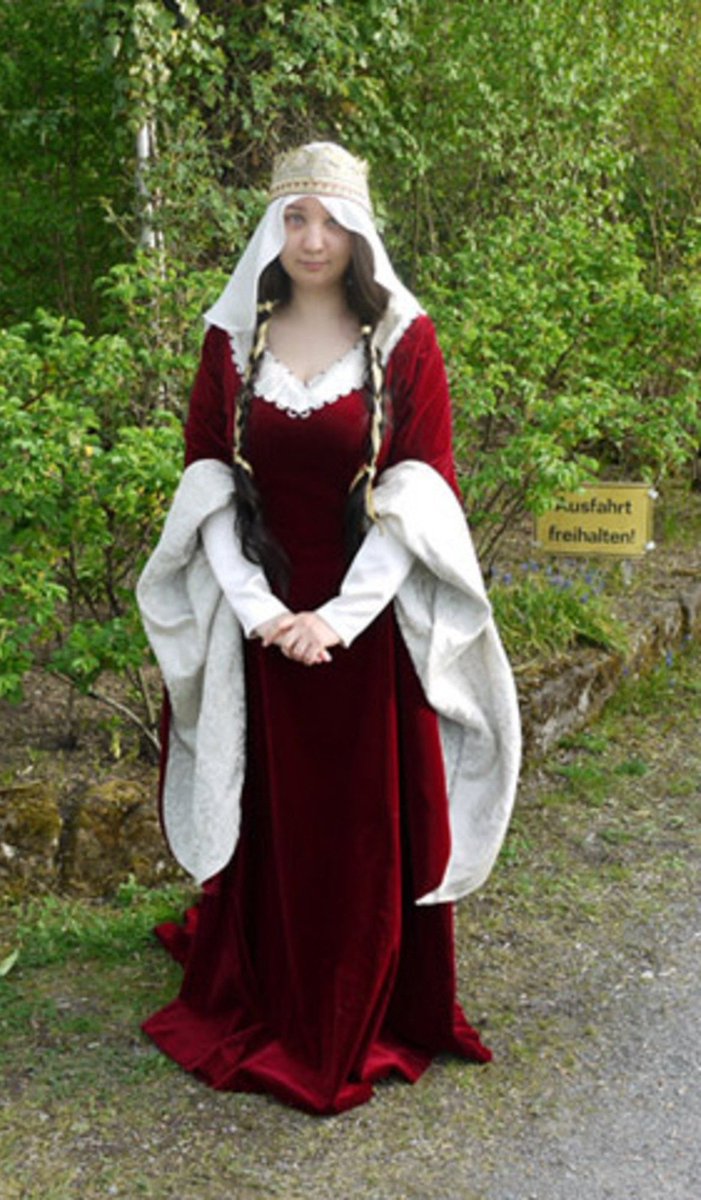 Ogin_WIPs's tweet photo. If you SEE the tweet, SHARE a meme that fits you like a GLOVE! 🌟
#meme #realartist #renfair #renfaire #medieval #mediaeval #overdressed https://t.co/cwIZ3O299E