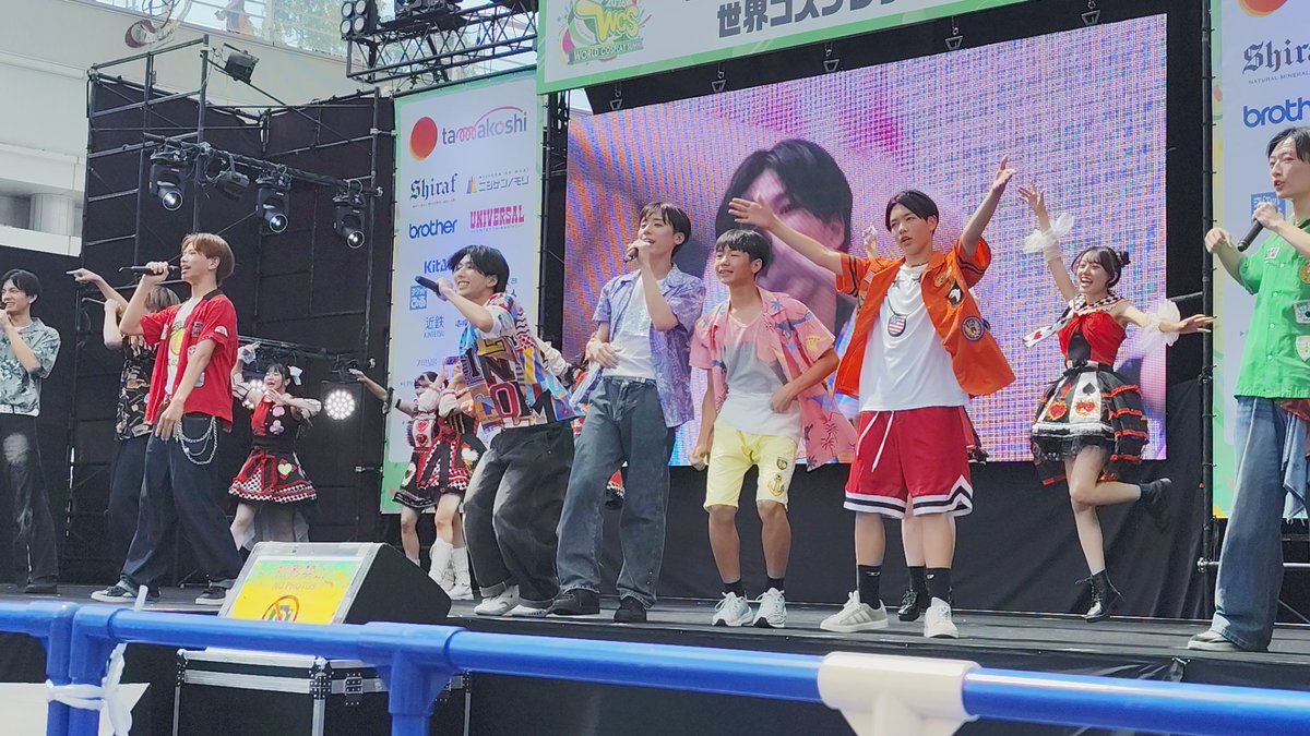 casvaldeikun's tweet photo. 260802 コスプレサミット2026 ラストサマー③
いつまでも椅子に座っとれんから
DNPステージさんは離脱
うろちょろや休憩していたら
ステージ上に 名古屋ドラゴンゲートさんと
KiraRuna(キラルナ)㌠で
席に戻った
#コスサミ #ナイスレイヤー #casv #非公式レポーター https://t.co/BmcT8nhpaL