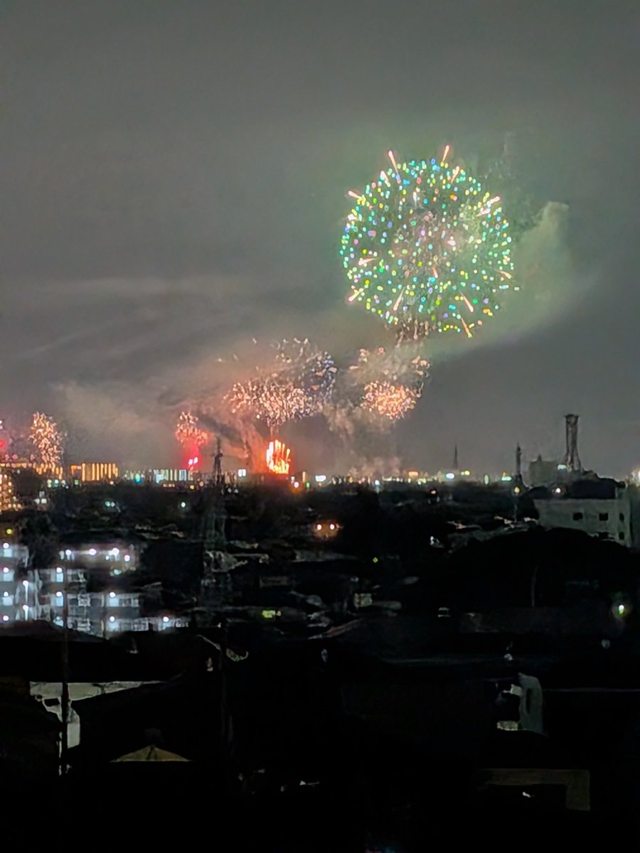 rui_starryroute's tweet photo. 昨日、地元の花火行ってきた♪
すごい混雑で帰��…同胞のマンションへ。2カ所の花火♡ https://t.co/svp1nTErls