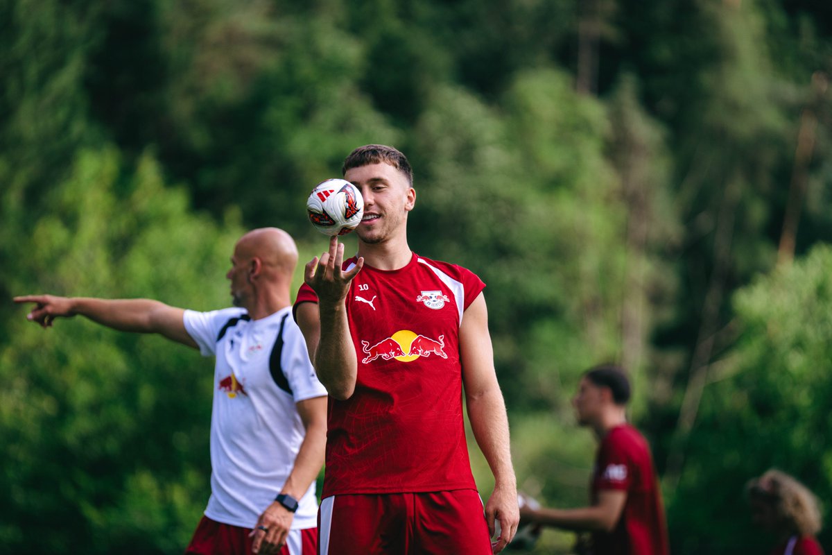 RBLeipzig's tweet photo. Magier 🧙‍♂️💫 https://t.co/pSi9Cqlr00