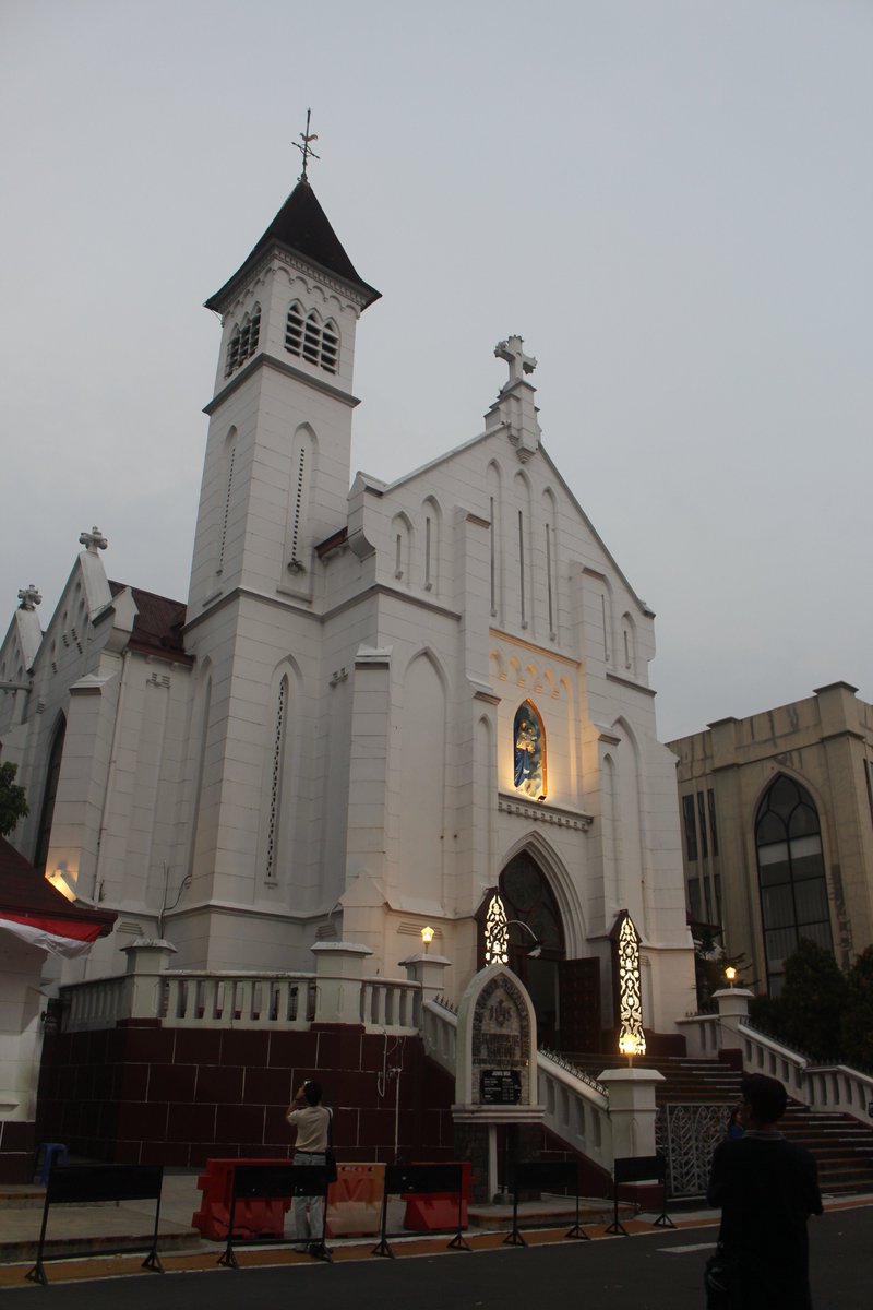 IamMee_30's tweet photo. Katedral #bogor
konon kata ny kota dapat jodoh? Hmm https://t.co/TOfC8lvqCW