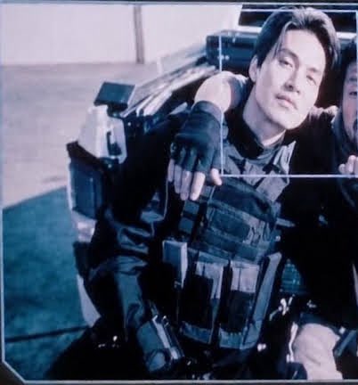 vintquexx's tweet photo. I hope everyone in the world knows that I can’t stop thinking about these two pics like why does he look so good in such a chopped quality https://t.co/dqAclcgNRM