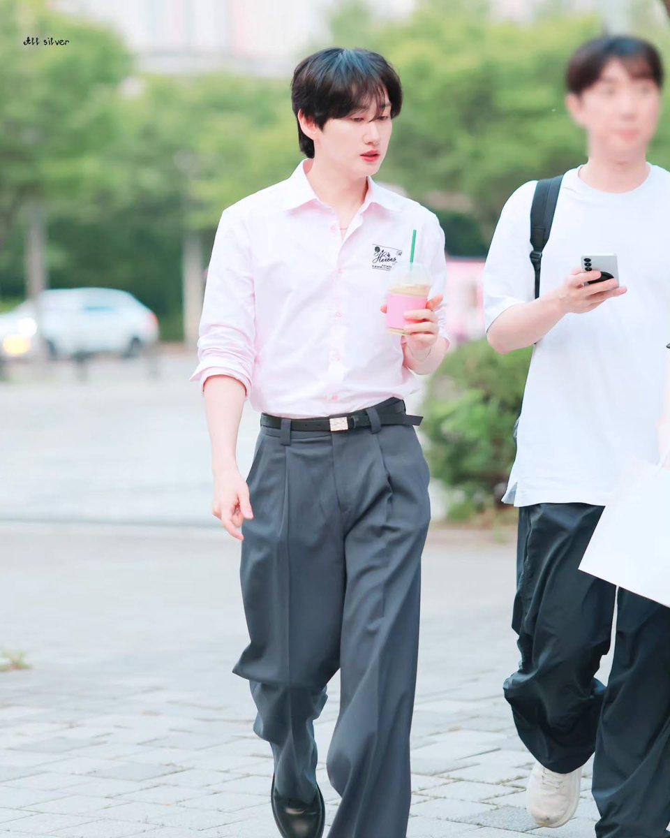 e_hxrry's tweet photo. Cr allsilver_1106
#은혁 #EUNHYUK 
넘이쁨 😆 https://t.co/FpKTCNlZn7