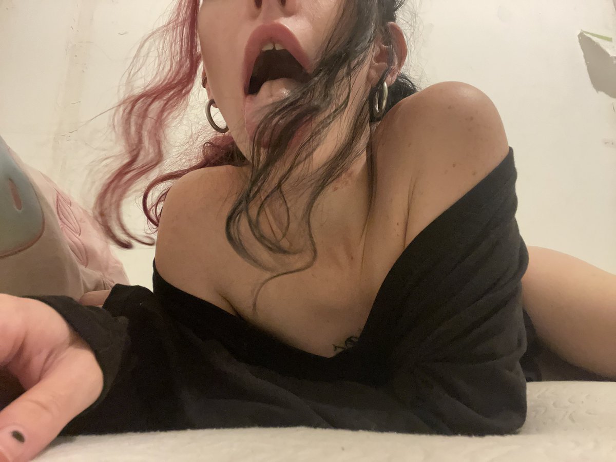 EmberReanne's tweet photo. What are you putting in my mouth first? Hopefully your credit card😘🥵

#findom #buyingnsfw #buyingft #buyingfeet #domme #nsfwtwtًً  #nsfwtwtً https://t.co/4mb5dBKM0K