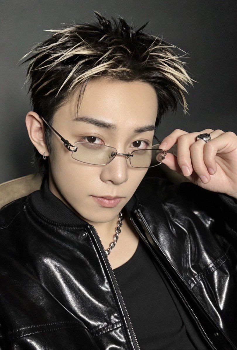 bambiysho's tweet photo. #LimaRyulBU for September boy 🖤
Day 2: top 3 selca #Ryul
ketiga selca inilah yg paling mantep, gw kecintaan sama hasil hd scan sendiri https://t.co/SFHuoCUVsK