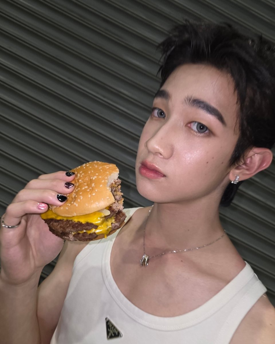 vietoxxxx's tweet photo. MONDPROPON FANSIGN

#งานมหกรรมนิยายนานาชาติ2026xAlmondProgress
#almondprogress #progresspassawish

ว่าด้วยเรื่องโปรเกรสกับเล็บเจล ฮือ นี่ชอบมันทำเล็บเจลมากโคตรจะเริ่ด อยากให้มานทำอีก แต่โปรเกรสบอกน่าจะอีกซักพักเลย เข็ด เล็บบาง ฮรุก มัมหมี ส่งไบโอตินกับยาบำรุงเล็บด่วนเลยยย 💅🏻💅🏻 อยากเห็นโปรเกรสเจลบอยรีเดบิวต์ฮะ