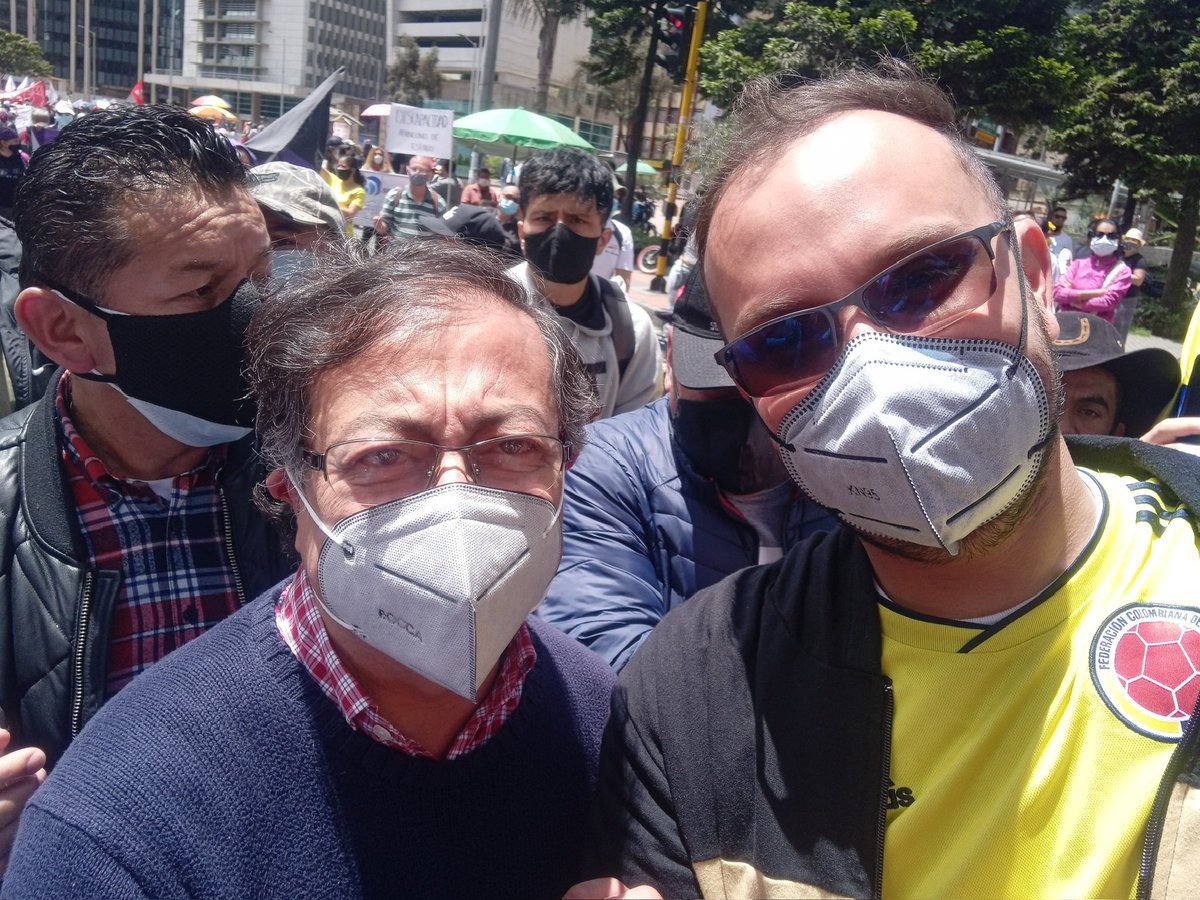 oiprieto5's tweet photo. En modo PETROTUSA. Gracias @petrogustavo por ser el mejor presidente que ha tenido Colombia y por estar al lado SIEMPRE del pueblo. https://t.co/IeqFx5ZEVW