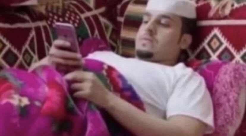 LIP67W's tweet photo. يشبهني وانا اقول
اخ بموت من الضحك
يضحك مقدر مقدر
مو قادره اتنفس من الضحك
منهاره اخ يضحك
بكيت يموت ضحك https://t.co/ootMQbWsRk