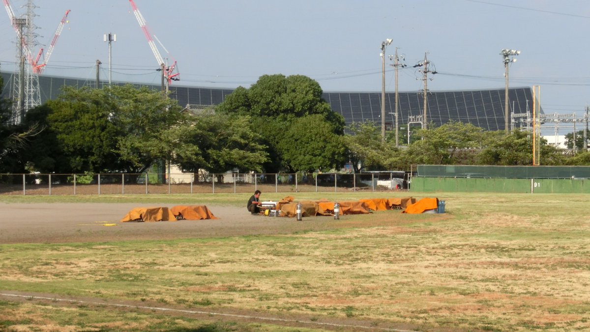 khiroset7's tweet photo. @rose_tea_ramb 今日行った祭りの会場でも花火が準備されていました🎆
打ち上げの20時半には自分はいなかったけど😅 https://t.co/b6lNAWl1rk