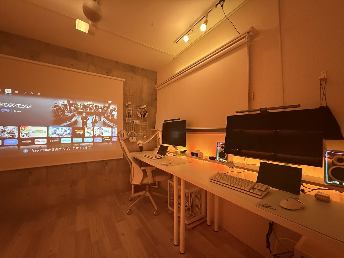 aonohibiscus's tweet photo. desksetupの方を参考に棚をDIYしたら、なかなか良かった

#desksetup https://t.co/GmJQbiMWrI