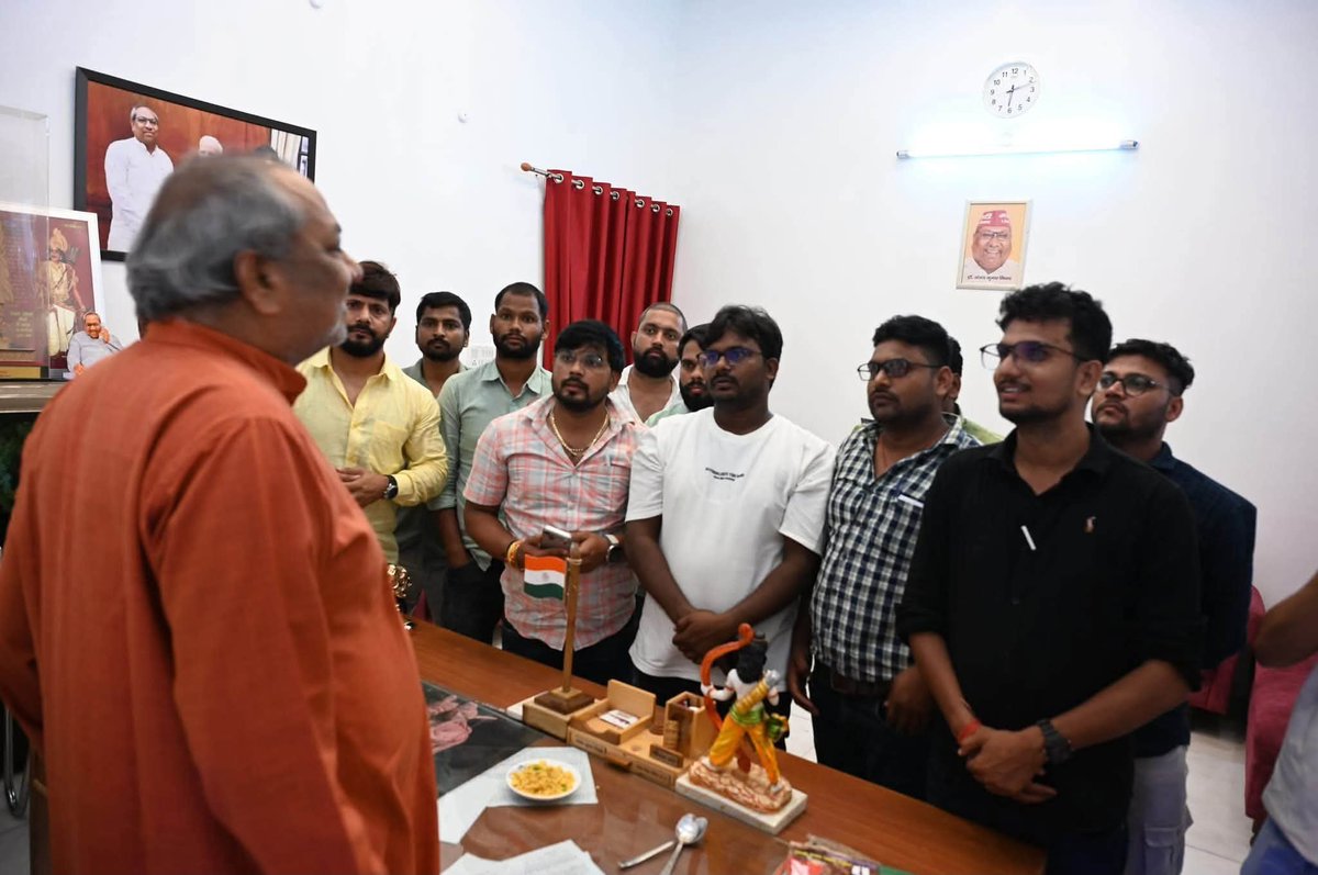 DhananjayVoice's tweet photo. माननीय मंत्री डॉ संजय निषाद जी से वार्ता!
मंत्री जी ने माननीय मुख्यमंत्री जी को लिखा पत्र!
#69000_शिक्षक_भर्ती_आरक्षण_घोटाला https://t.co/KtLcM8LwTS