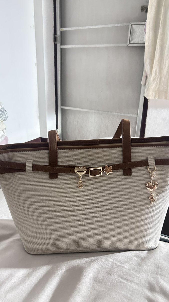 zirreen's tweet photo. พร้อมส่งงง📌📌

กระเป๋าสะพายของ stylist 👜

🙌🏼 5 0 0 รส จาก 1,990 🙌🏼 

✅ใส่ไอแพดได้ 

✅สะพายไปเรียนได้ 

✅จุของได้เย้อะะะ

(มีตำหนิเปื้อนด้านหลังกระเป๋า)

 สนใจดูพตได้คั้บ ♥️ㅊ♥️  
#ส่งต่อกระเป๋าสะพาย #ส่งต่อกระเป๋ามือสอง 
#ส่งต่อstylist #ส่งต่อกระเป๋า https://t.co/yzBij0DZVY