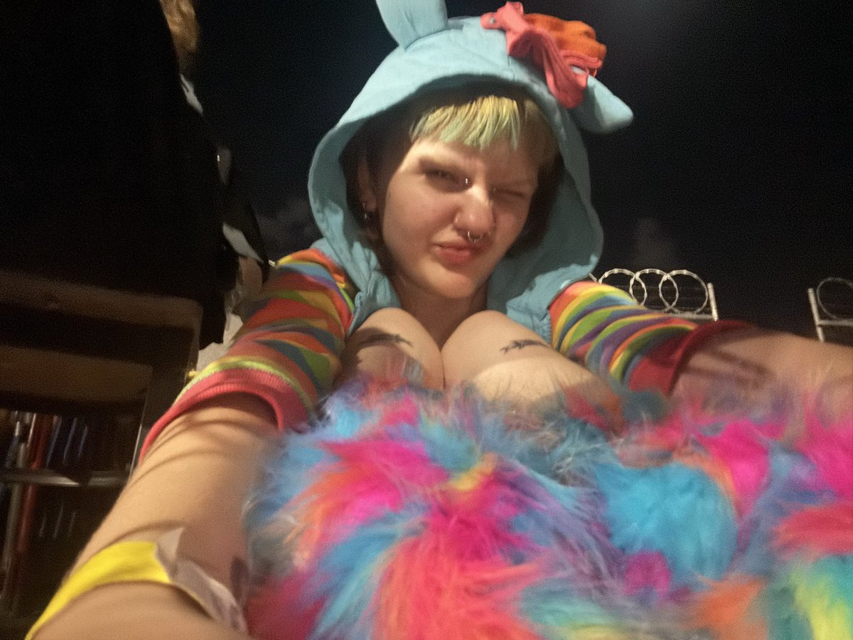 _bowiemae's tweet photo. yall mind if rainbow dash hit the J real quick? https://t.co/b1htXsxiJ5