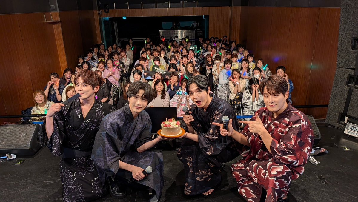 JJangNew's tweet photo. Oh my Evergreen!! 10さいになったね
よしよし🥰 おめでとう!!
えいえんに ぼくたちのそばに いてね!

そして ぼくのせいで前の列が見えにくくなっちゃって、ごめん😭🙏 !!
これからも よろしくおねがいします~!!!

P.s : i love you 😘 https://t.co/Tgb7akHZwn