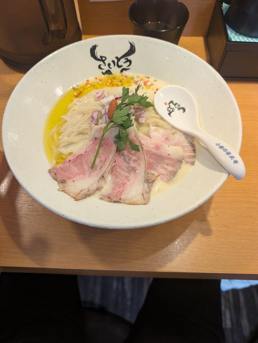 lip_slide's tweet photo. 麺ZINさいとう
冷やしとうもろこし麺1400円
キウイフルーツが入っているのが面白い。
旨かった。
たぶん、厨房でマスクをしていたのが店主だと思います。 https://t.co/Sz3SVkBpi8