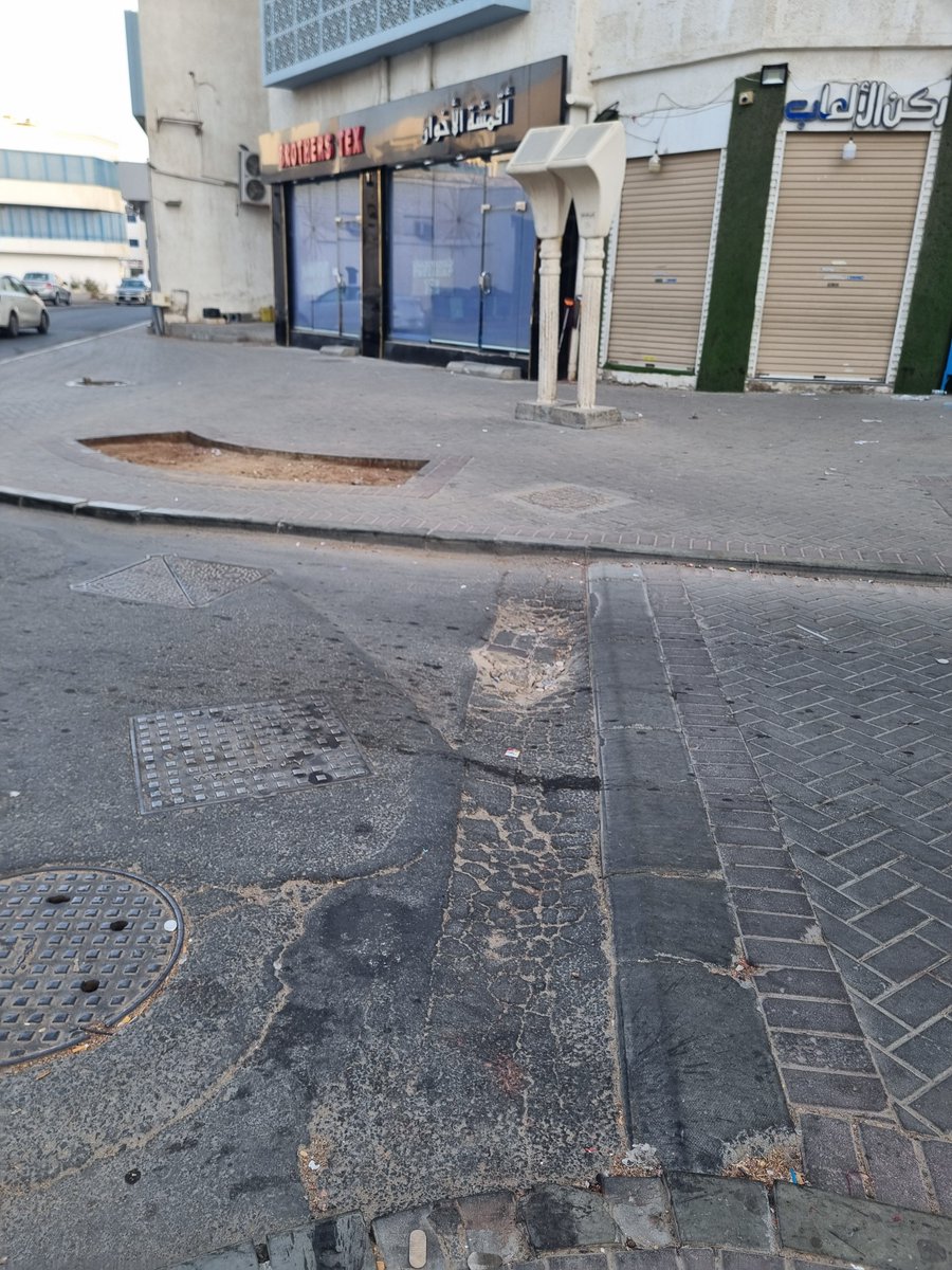 mva991234511's tweet photo. السلام عليكم ورحمة الله وبركاته

إلى أمانة محافظة جدة
@JeddahAmanah
@AmanahSupport

تم رفع بلاغ بتاريخ : 2026/04/25م برقم INC-26-04-218269 بخصوص هبوط في الطريق ولم تتم معالجة الموقع .

نأمل منكم التكرم بالتوجيه بمعالجة الموقع وإ��لاح الهبوطات في الشارع حفاظًا على سلامة مرتادي الطريق .

وشكرًا لكم.

📍الموقع : حي البغدادية الشرقية
21.501550,39.191559
https://t.co/S7yIkh0qR3