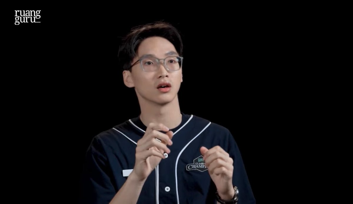pwtaey's tweet photo. Oh jadi kenapa bro Azka ini potong rambut lagi menuju Finchap. Karena ganteng banget dia rambut pendek Ya Allah. Rambut gondrong cakep, emang dari sononya cakep. Selamat ya warga Azkies bertemuu manusia Effort bangettt terbang dari Oxfrod menuju Balai Sarbini, takbir sek aku Azka https://t.co/Zy9z1ZxFKc