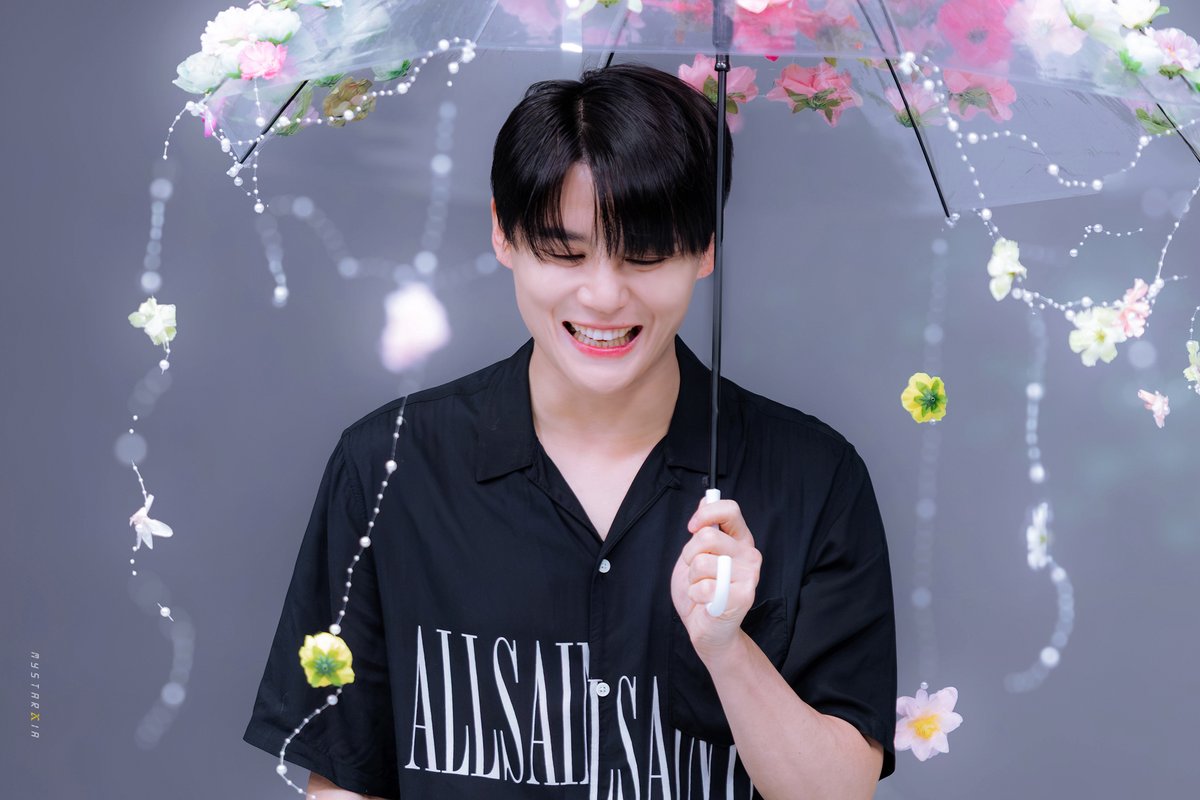 mystarxia's tweet photo. 260802 사운드웨이브 김준수 대면 팬싸
꽃 우산 아래 피어난 준수
#김준수 #XIA #ジュンス https://t.co/2EjwMbD2GG