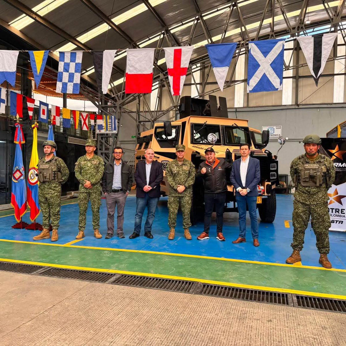 SA_Defensa's tweet photo. 📍#Colombia (🇨🇴)

The @ArmadaColombia has received the first of two new KODIAK-based armored personnel carriers (APCs) for the Marine Infantry Group.

The unit was upgraded and received at STARMOR Security facilities.

📸: Marine Infantry Colombia https://t.co/UhyQP3Rc06