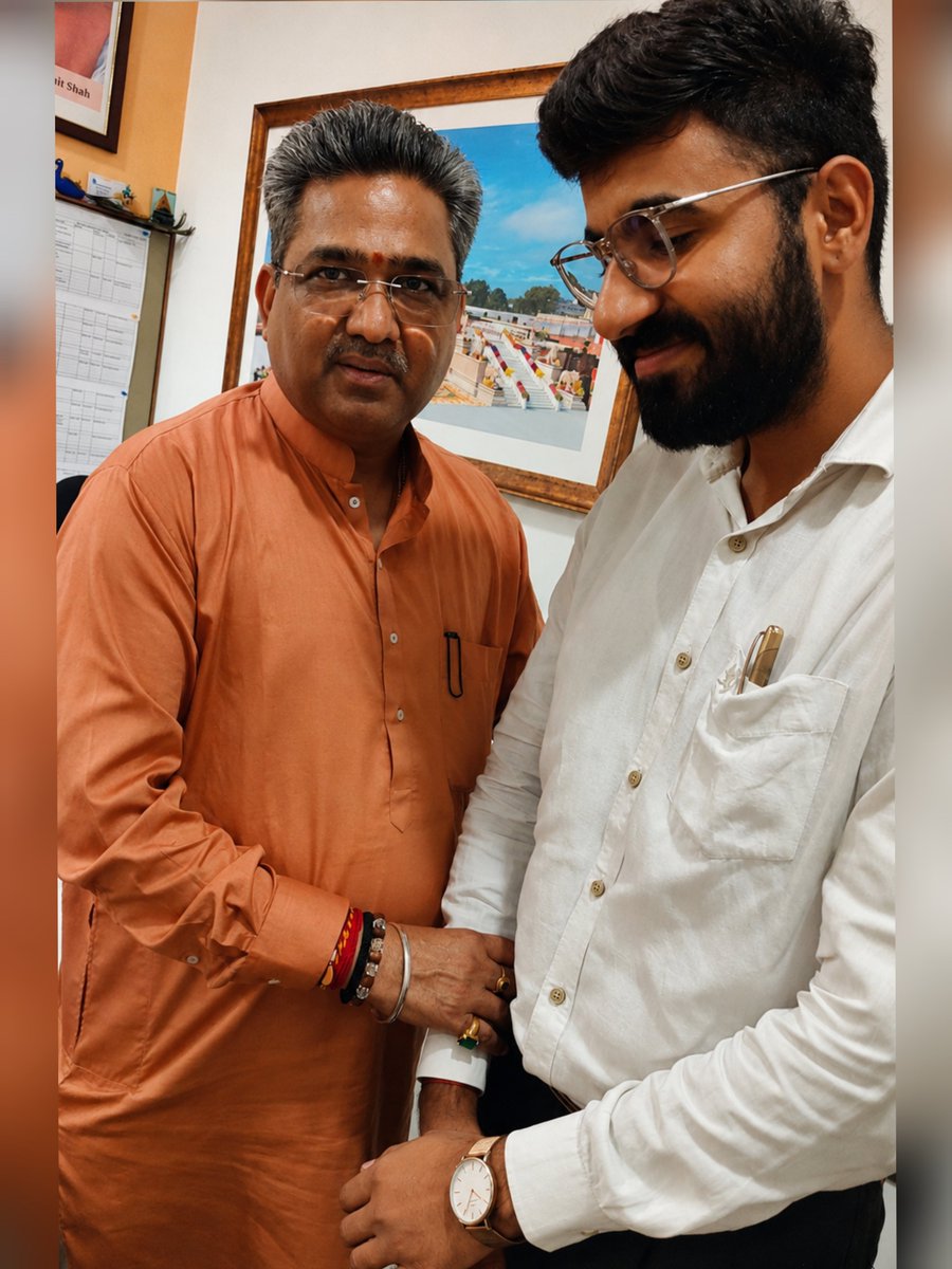 Ramesh4India's tweet photo. नई दिल्ली में भारतीय जनता पार्टी के माननीय राष्ट्रीय महामंत्री, भारतीय जनता युवा मोर्चा के राष्ट्रीय प्रभारी तथा पश्चिम बंगाल, ओडिशा एवं तेलंगाना भाजपा के प्रदेश प्रभारी आदरणीय श्री सुनील बंसल जी से स्नेहिल भेंट कर उनका आशीर्वाद एवं मार्गदर्शन प्राप्त करने का सौभाग्य मिला। https://t.co/0L3Qfi8s1m