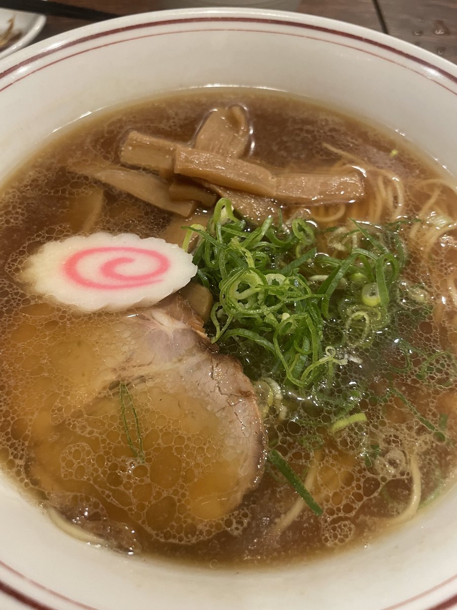 bb_bone03's tweet photo. 今日行った中華屋に横山のサイン置いてあった。バカ美味かったし、最高な店主さんだったな。 https://t.co/veNbkUgPbF